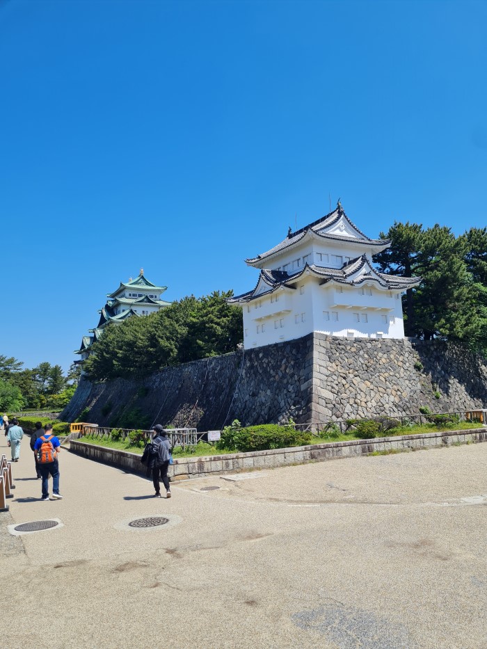 photo of the Osaka castle wall