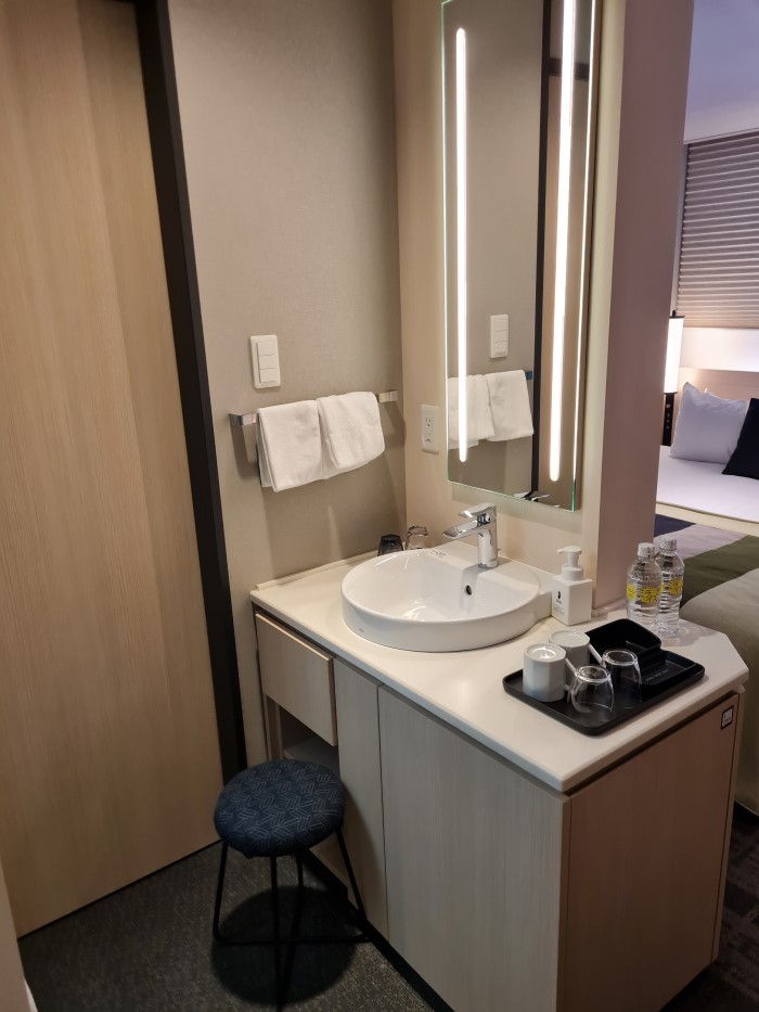 photo of the shared sink and basin at Hotel Hankyu Respire Osaka